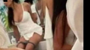 Imagini incredibile, în 2021! O tânără a făcut pipi în chiuveta băii de la Loft Mamaia