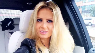 Detaliul INCREDIBIL din aceasta fotografie a Andreei Banica: N-ai bani de chiloti si umbli in p***a goala!