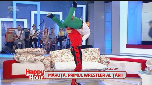 Măruţă, luat pe sus în propria emisiune. Celebrul wrestler Michael Majalahti l-a ridicat într-o mână şi a dat cu el "de pământ"