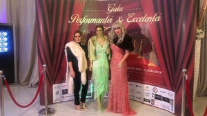 Anamaria Prodan a purtat o rochie extrem de elegantă, dar transparentă! Gafa făcută de soția lui Reghe când a primit un premiu important în cariera ei
