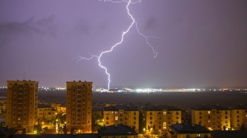 Vremea se strică şi se schimbă radical în toată ţara! ANM a anunţat când revin căldurile