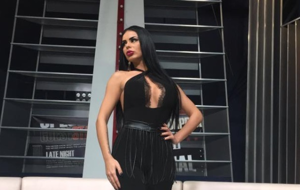 EXCLUSIV / Renata s-a pozat provocator la piscină!  Imagini demențiale cu ex-iubita lui Leo de la Strehaia!