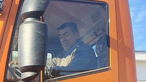 A salvat o viață, dar a pierdut-o pe a sa! Ce le-a spus colegilor Dumitru, bărbatul care a murit după ce a lucrat 40 de ore fără oprire pentru a deszăpezi drumurile