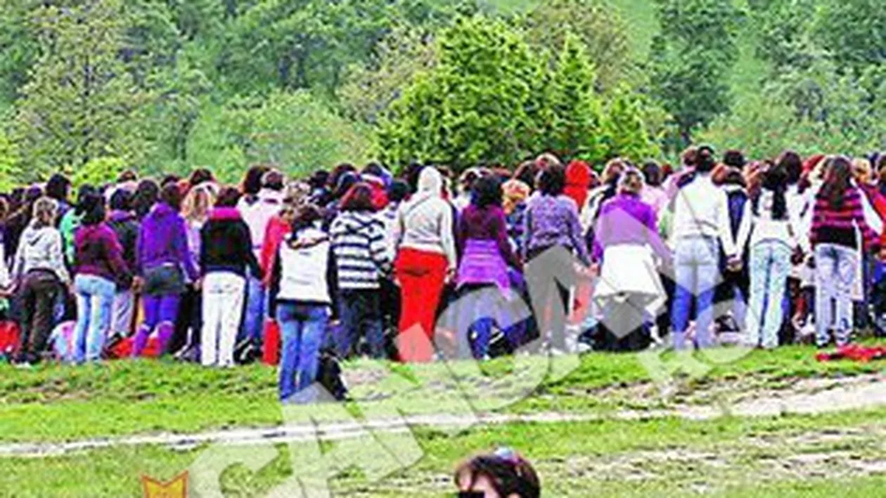 Anul trecut au distrus mobila si au stropit peretii cu sampanie. Yoghinii au interzis la hotel