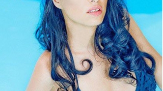 Sorana (ex ASIA) forteaza vara! A pozat provocator in piscina in cel mai sexy costum de baie!