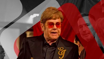 Panică pe scenă! Toți au crezut că Elton John a fost asasinat după ce s-a prăbușit într-o baltă de sânge