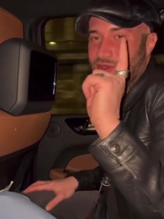 Mihai Bendeac începe trivialitățile, în mașină