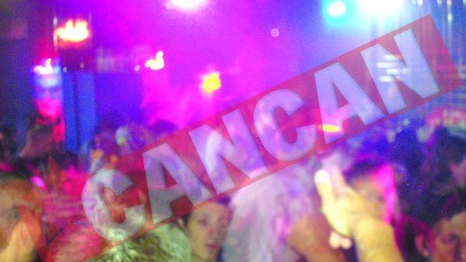 Din "cusca" animatoarelor de la discoteca, in coma