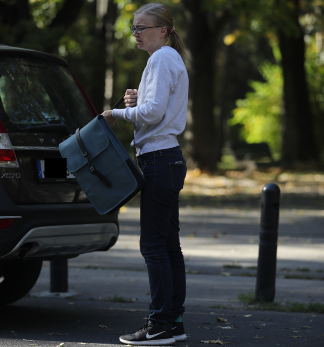 Ieva Govadaite, soţia boss-ului PRO TV, la o plimbare relaxantă în parc