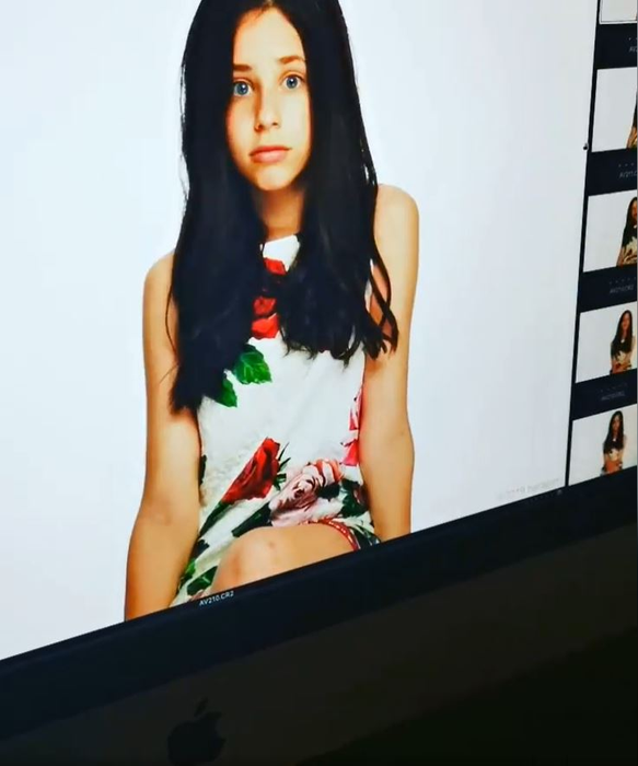 Andreea Marin, melancolică după ce a văzut câteva poze de album alături de fiica ei! Violeta Bănică este din ce în ce mai frumoasă | FOTO