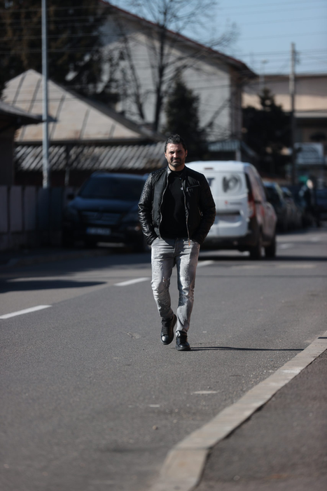 Pepe a făcut o plimbare pe jos, singur și îngândurat (Foto: CANCAN.RO)