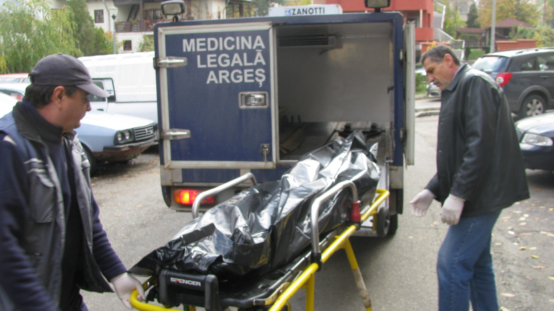 Moarte suspecta la Pitesti! O femeie a fost gasita fara suflare, asfixiata cu doua pungi