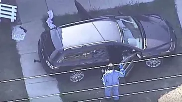 O mamă este acuzată de crimă, deoarece şi-a lăsat fetiţele închise în maşină, într-o căldură extremă