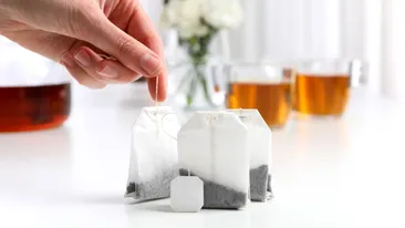 De ce trebuie să pui pliculețe de ceai la geam iarna. Trucul spaniolilor