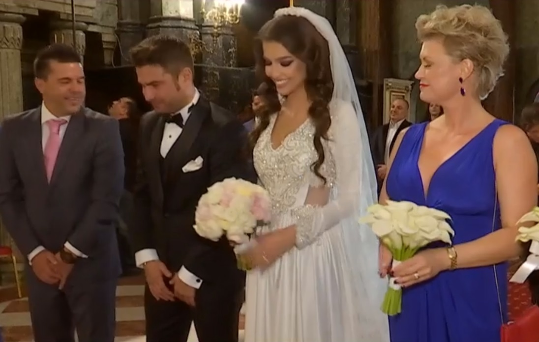 Cosmin Contra şi soţia sa, Alina, au fost naşii de cununie pentru Sandra şi Adrian Mutu