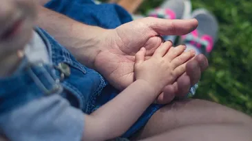 O educatoare din Alba Iulia, înregistrată în timp ce îi insulta pe copii: „Urâtul naibii, nu te mai suport deloc”