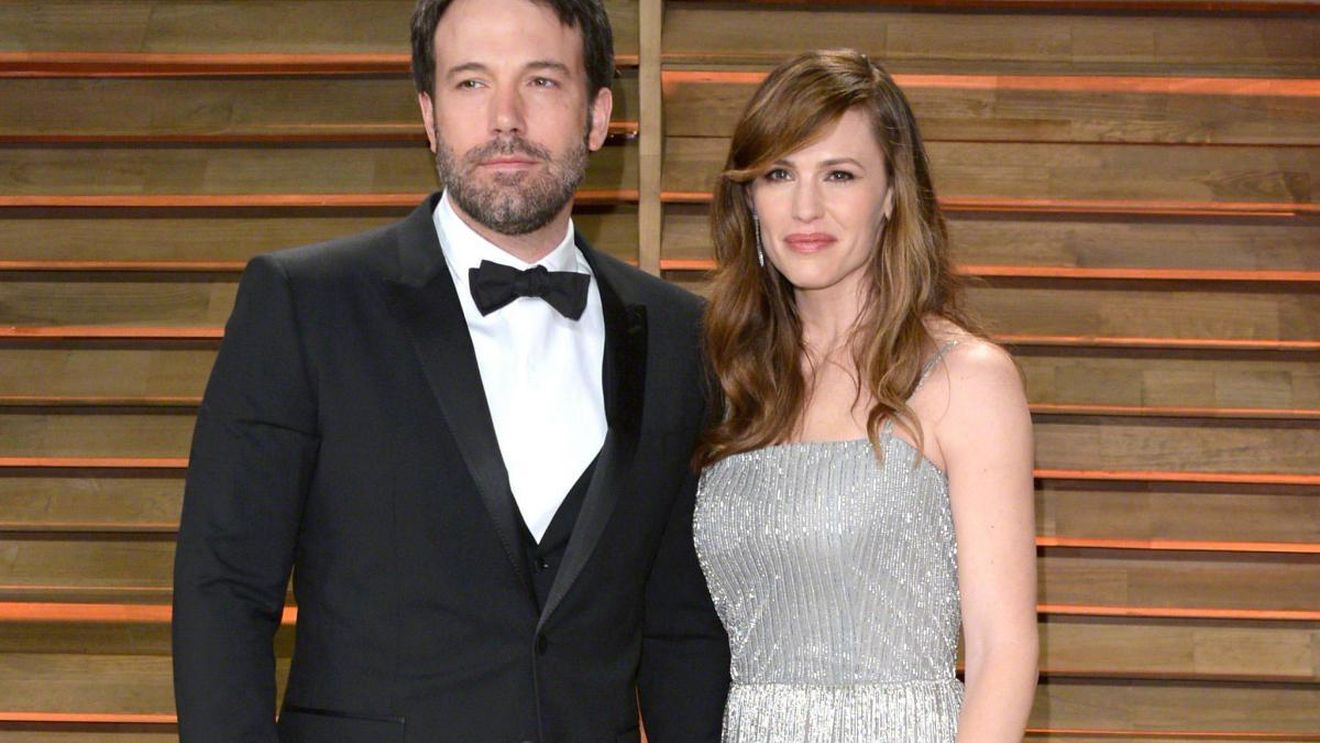Au apărut primele fotografii cu BEN AFFLECK şi noua lui iubită! Încă nu este oficial divorţat, dar deja şi-a refăcut viaţa
