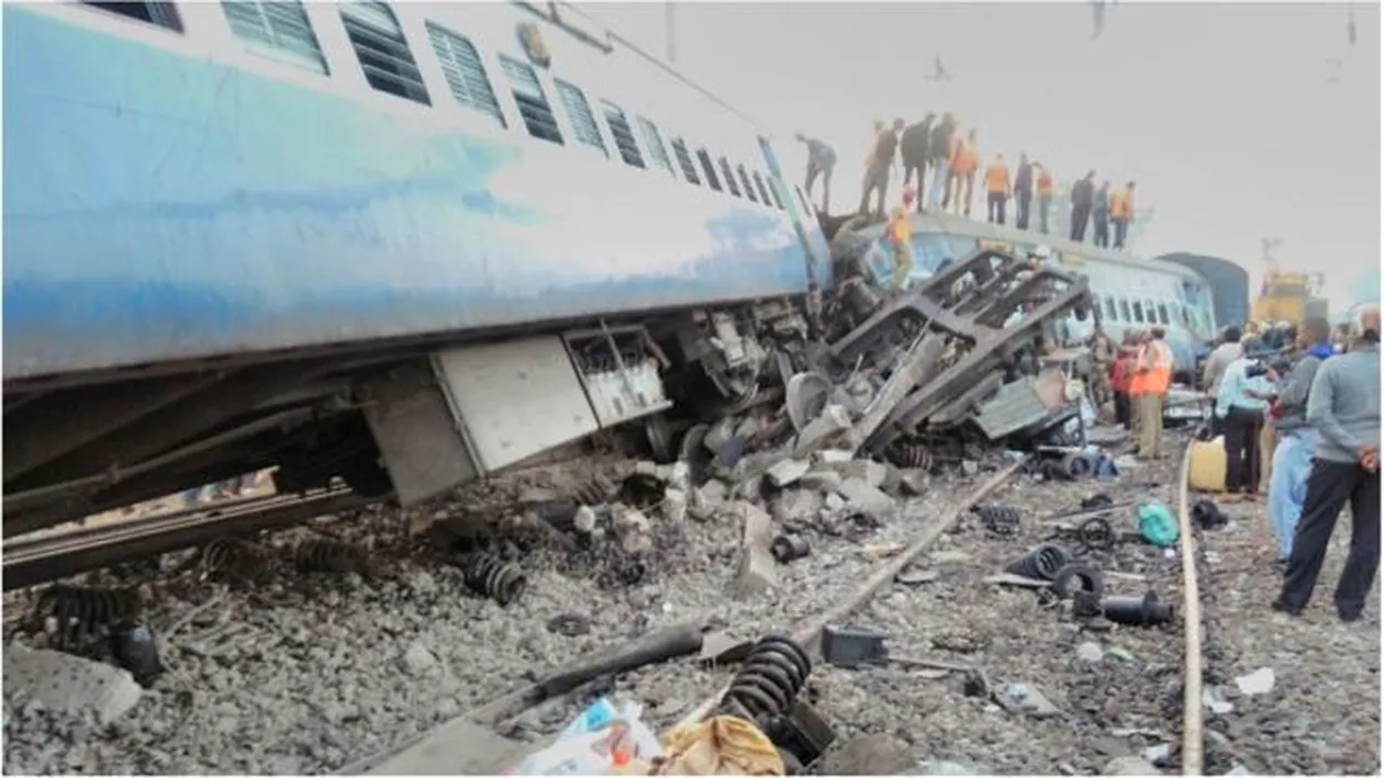 Tragedie de proporţii majore! Peste 30 de morţi şi 50 de răniţi după ce a deraiat un tren