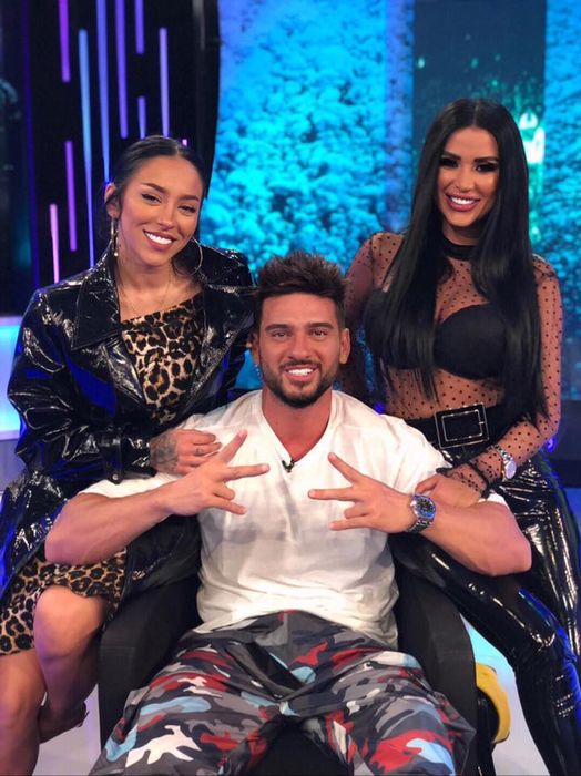 Daniela Crudu, dependentă de operații estetice de 10 ani! Cum arăta la debutul în showbiz, când era blondă şi fără silicoane