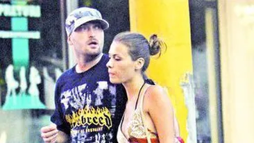 A bagat mecla-n mall cu noua iubita! Cheloo, indragostit de o satena