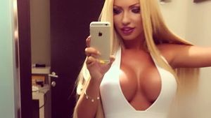 LOREDANA CHIVU, probleme financiare? Blonda s-a hotărât să îşi vândă bolidul la un preţ incredibil! Vezi cât cere pe luxosul autoturism