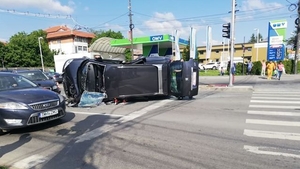 Accident groaznic în Timișoara! Mașinile s-au lovit frontal, una în care erau copii s-a răsturnat