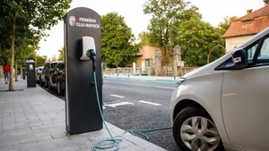 Câți lei a fost obligat să plătească un șofer din Cluj, după ce și-a încărcat mașina electrică la o stație a Primăriei