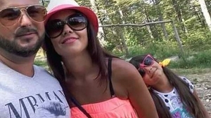 Cine era familia care a murit intoxicată cu monixid de carbon în garsonieră! Cei doi soți și fiica lor de 12 ani trăiau în Marea Britanie erau veniți în țară pentru o nuntă
