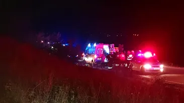 Accident grav în Giurgiu. Doi oameni au murit, după ce mașina în care se aflau s-a răsturnat