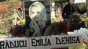 Familia Denisei Răducu îi face pomană cu meniu ca la nuntă. O persoană foarte importantă pentru artistă va lipsi de la parastasul de 1 an de la moartea ei