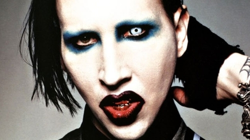 Cel mai INFIORĂTOR rocker arată ca o femeie! Marilyn Manson a apărut pentru prima dată la TV fără machiaj! E de NERECUNOSCUT