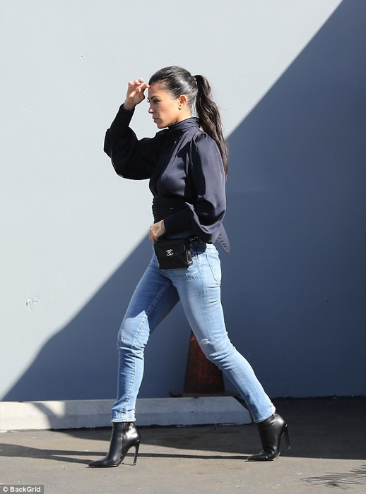 KOURTNEY KARDASHIAN e însărcinată! Primele imagini cu burtica de gravidă