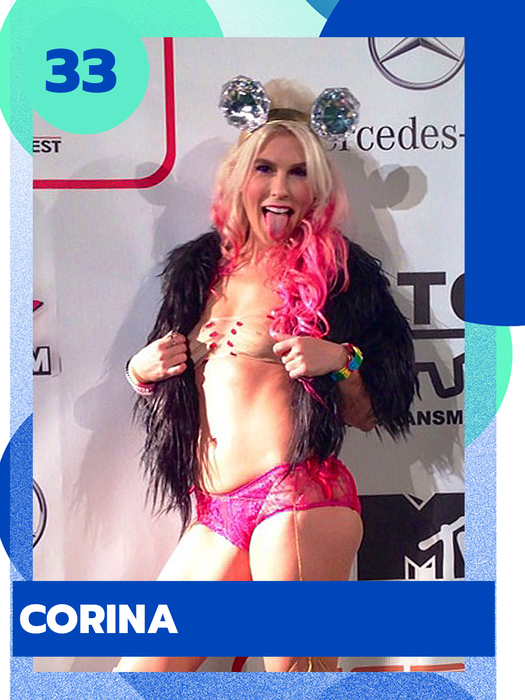 Atenție! Inna, Delia sau Antonia fac show! TOP 50 sexy-vedete care s-au jucat cu limbuțele în văzut tuturor