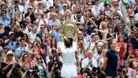 Simona Halep prezintă la Constanța trofeul obținut la Wimbledon. Mii de persoane prezente