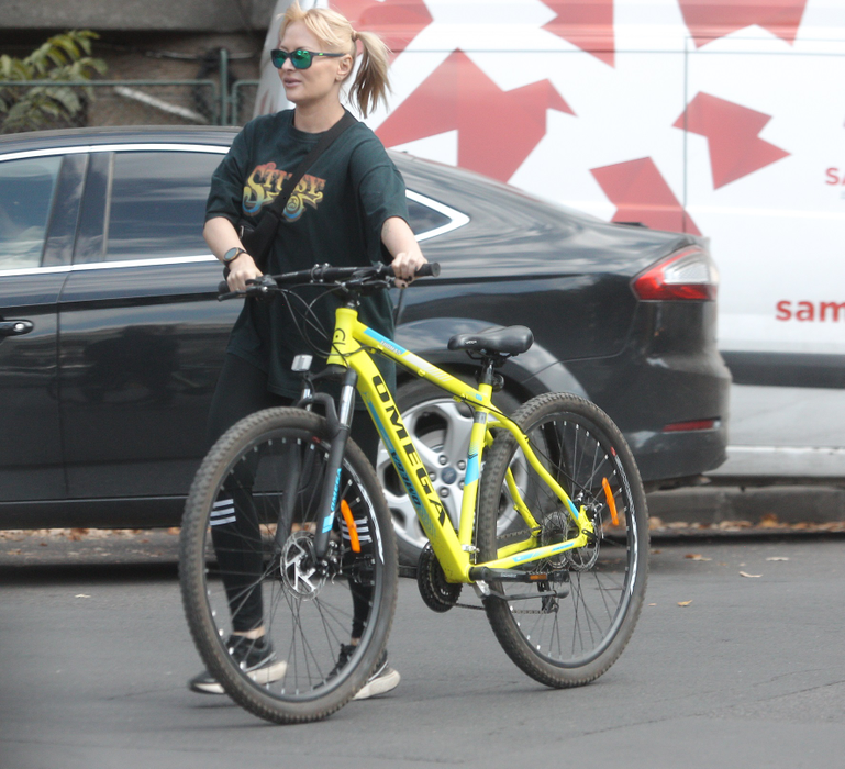 Delia, nedespărțită de bicicleta ei