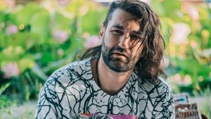 A luat hainele Ginei Pistol din greșeală?! Cum a putut să iasă îmbrăcat Smiley din casă