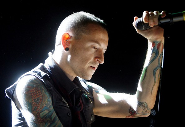 Dramă în lumea muzicală. Solistul de la Linkin Park s-a sinucis
