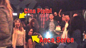Fetele nu mai vor sus pe bar, urca direct pe mese. Mereu scortoase, Anca Serea, Gina Pistol si Daiana Anghel s-au dat in stamba!