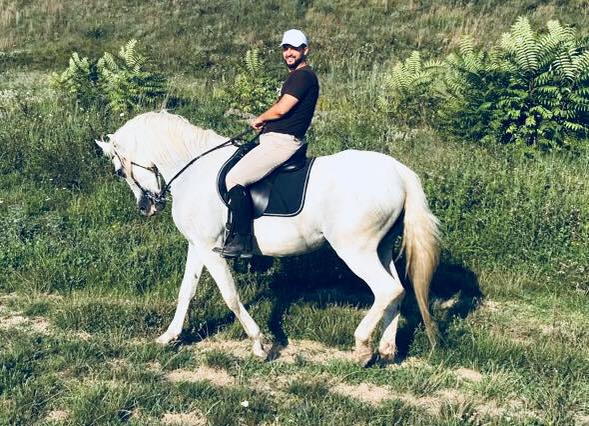 Răzvan Oprea s-a apucat serios de călărie