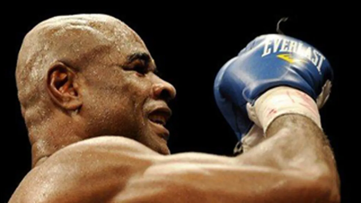 Lucian Bute l-a trimis in spital pe Glen Johnson!