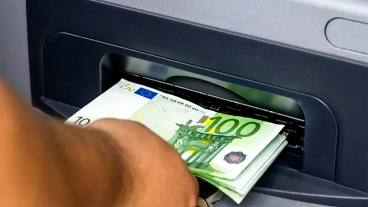 Ce a pățit un german, după ce a scos 1.400 de euro de la bancomat, pentru a ajuta un român. Câți lei a primit în schimb, de fapt