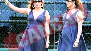 J. Lo isi scoate burtica in lume