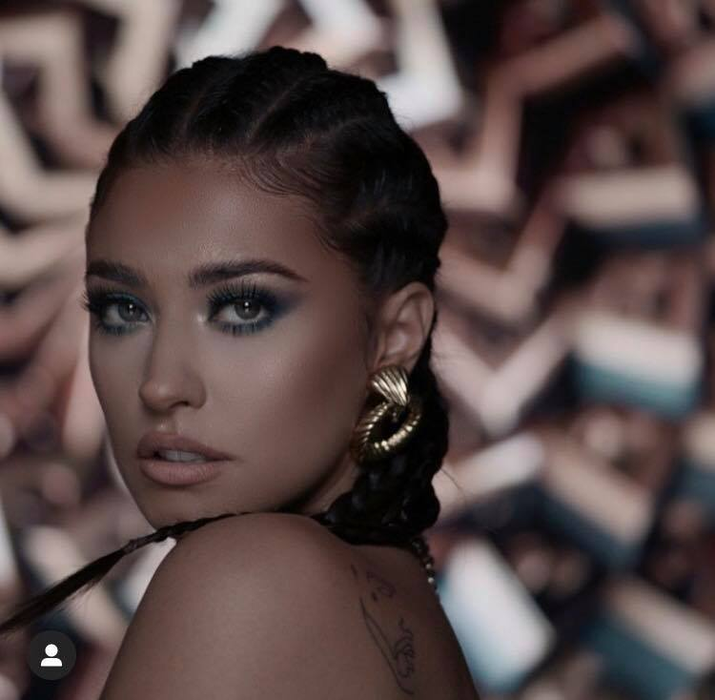 Antonia, transformare spectaculoasă în clipul celei mai noi piese, “Lie I Tell Myself”! Artista are dreaduri, iar versurile melodiei transmit un vibe bun