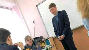 Noua metodă de trișat în școlile din România. Incredibil cum a copiat un elev din Brăila: "Decât nota 4, mai bine un 6 tras de păr!"