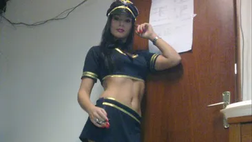 Noua “casnica” s-a dezbracat pentru Bendeac si i-a dansat la bara! Imagini fierbinti cu ea, doar in sutien si portjartier