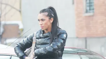 Raluca Pastrama s-a intors pe bancile facultatii! A nascut, s-a maritat, s-a mutat in casa noua si s-a pus din nou pe invatat!