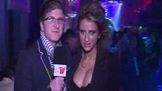 Sanziana Buruiana si Marina Dina au fost la o discoteca de la tara si au plecat cu lapte, branza si carne de miel