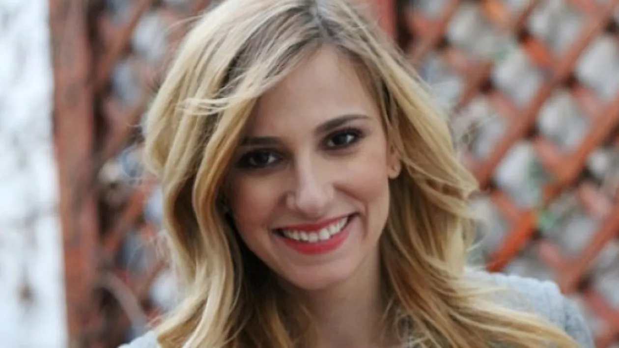 Ce mult i-a crescut burtica Danei Rogoz! Uite cum arată blondina insărcinată in cinci luni! Sarcina e din ce in mai vizibilă