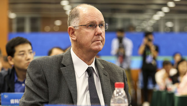 Steve Simon se află în conflict cu Ilie Năstase