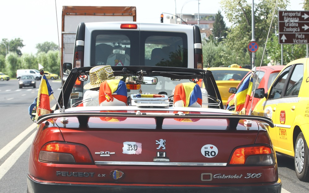Mașina era blindată de steagul României